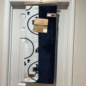 WRANGLER Reversible Lush Throw - Super Soft & Cozy - 50"x 70" - Navy/Off White